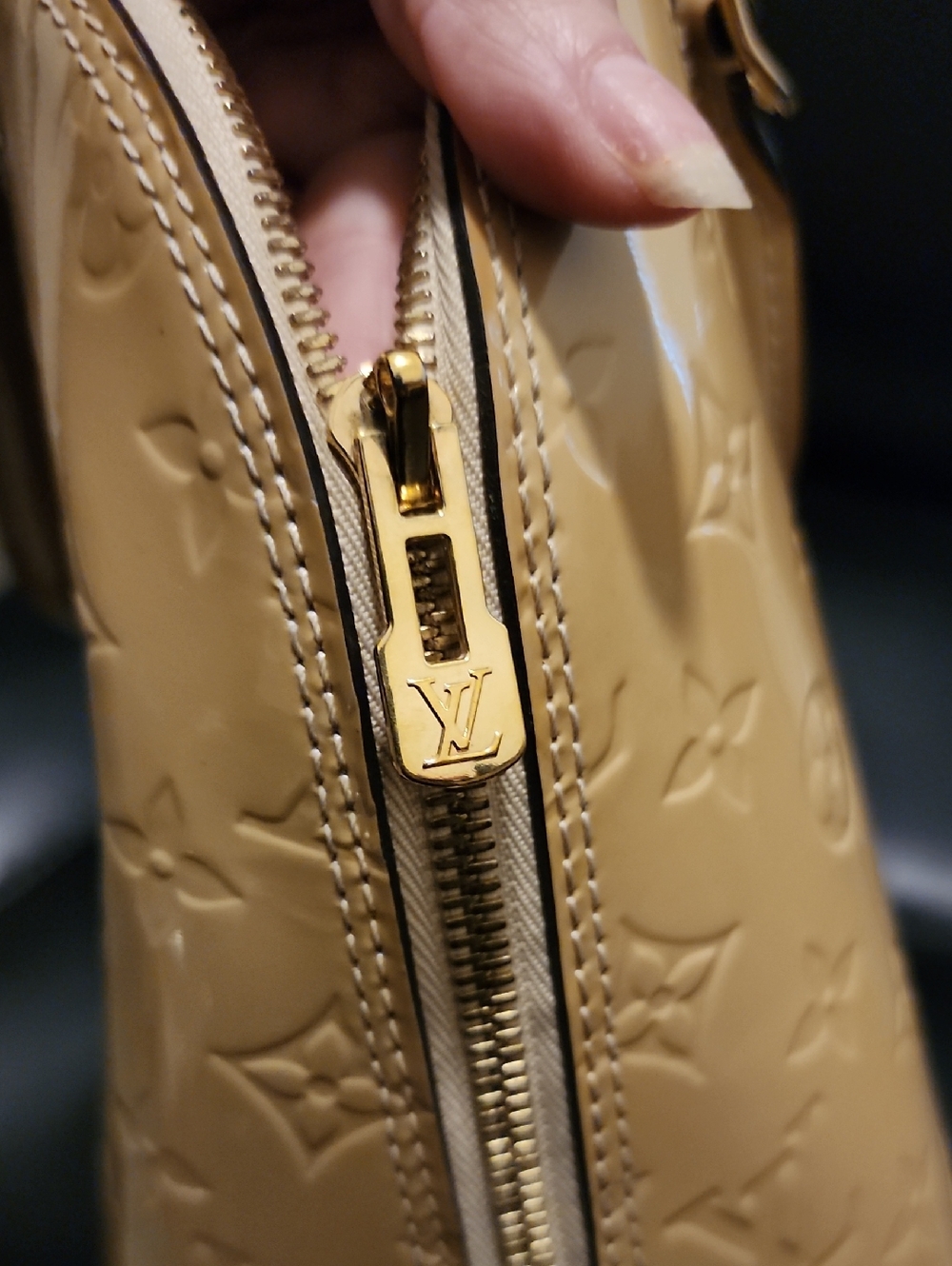 Louis Vuitton Patent Leather Alma MM Handbag in Beige - Picture 14 of 16
